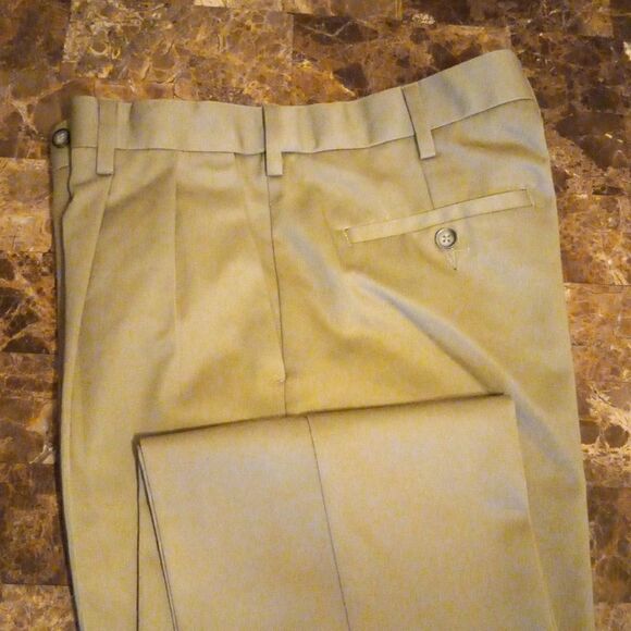 Croft and Barrow Pleated Khaki Pants - Picture 4 of 7